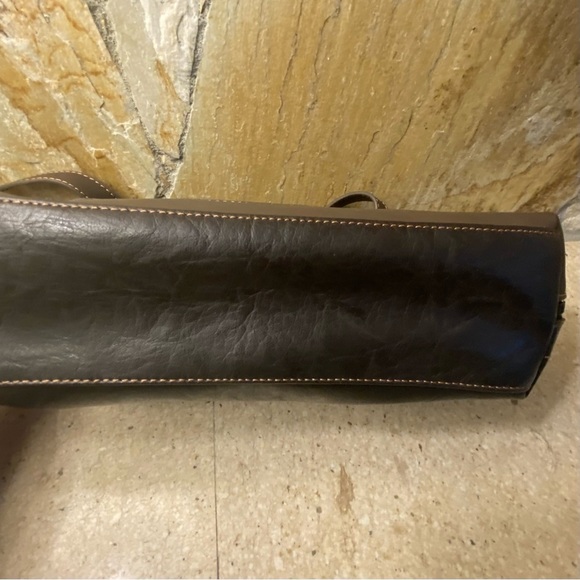 Mouflon handbag in shades of Brown. Classic piece from a Canadian brand - Picture 9 of 12